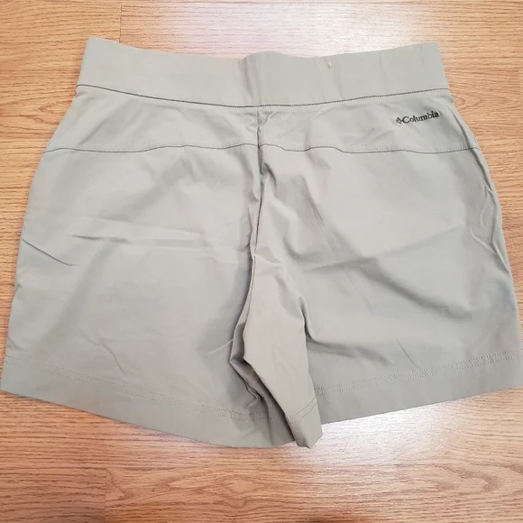 Women's Columbia Shorts - Picture 3 of 4